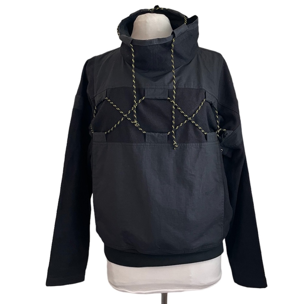 Highland Black Longsleeve Pullover top Performance Gear Size Small
